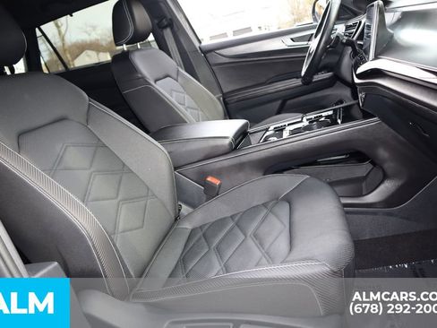 Used 2025 Volkswagen Atlas Cross Sport SE FWD image 31