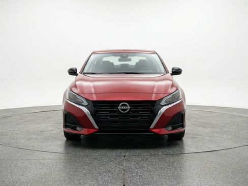 Used 2025 Nissan Altima 2.5 SV image 2