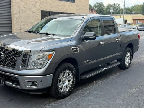 Used 2017 Nissan Titan SV AWD/4WD image 38