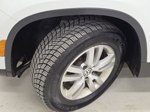 Used 2017 Volkswagen Tiguan S image 34