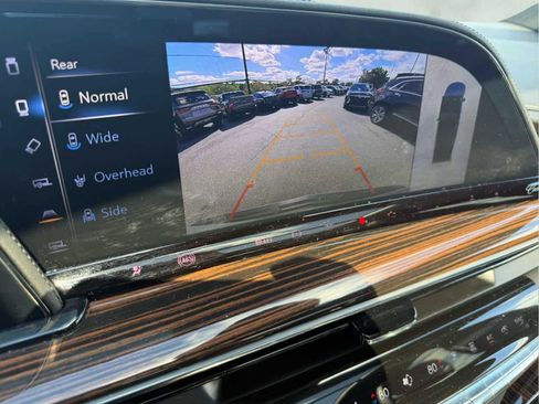 Used 2024 Cadillac Escalade Premium Luxury w/ Performance Package image 15