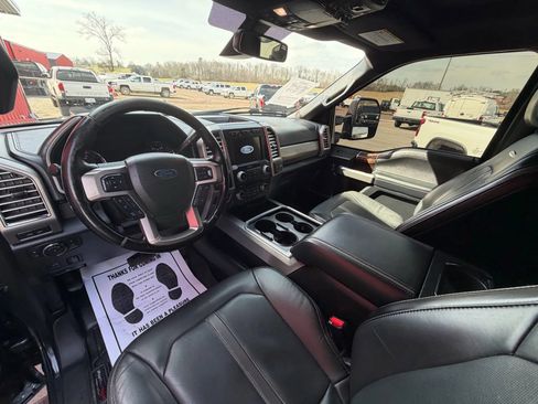 Used 2017 Ford F350 Platinum w/ Platinum Ultimate Package image 2