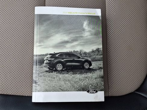 Used 2021 Ford Escape Titanium w/ Titanium Elite Package AWD/4WD image 35