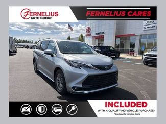 Used 2025 Toyota Sienna XLE FWD video 1