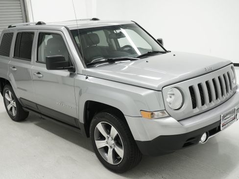Used 2016 Jeep Patriot High Altitude FWD image 3