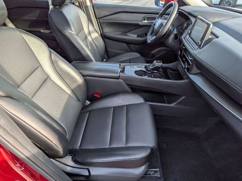 Used 2025 Nissan Rogue SV w/ SV Premium Package FWD image 27