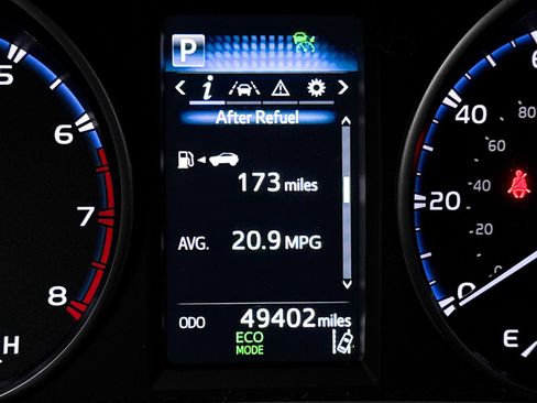 Used 2018 Toyota RAV4 LE w/ Carpet Mat Package FWD image 29