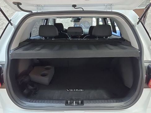 Certified 2025 Hyundai Venue SE FWD image 11