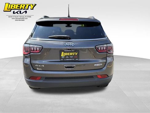 Used 2018 Jeep Compass Latitude w/ Popular Equipment Group AWD/4WD image 6