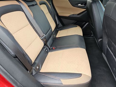 Used 2025 Chevrolet Equinox ACTIV w/ Safety and Technology Package AWD/4WD image 18