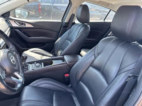 Used 2018 MAZDA MAZDA3 Touring FWD image 3
