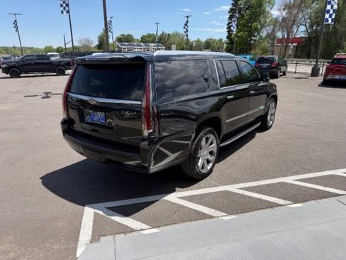 Used 2016 Cadillac Escalade Luxury AWD/4WD image 12