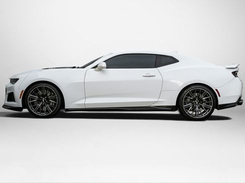 Used 2018 Chevrolet Camaro ZL1 RWD image 9
