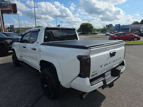 Certified 2025 Toyota Tacoma SR5 AWD/4WD image 6