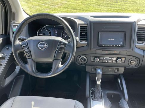 Used 2022 Nissan Frontier SV AWD/4WD image 11