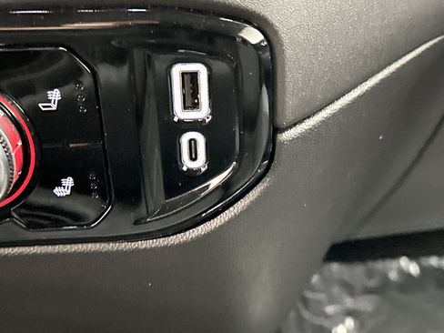 Used 2025 GMC Sierra 1500 SLT image 45