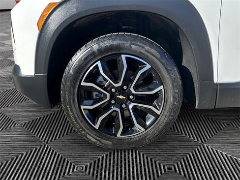 Used 2021 Chevrolet TrailBlazer ACTIV w/ Technology Package image 14