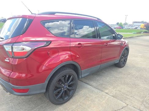 Used 2018 Ford Escape SE w/ SE Sport Appearance Package FWD image 9