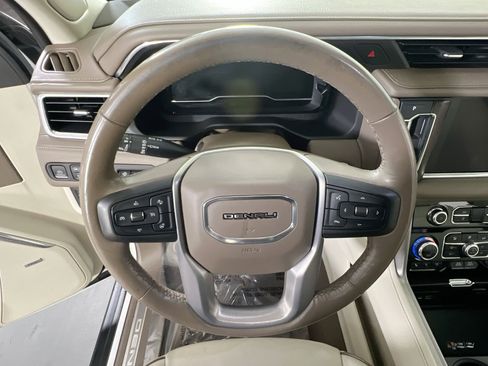 Used 2022 GMC Yukon XL Denali image 11