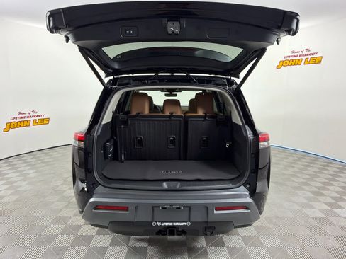 New 2026 Nissan Pathfinder Platinum FWD image 5