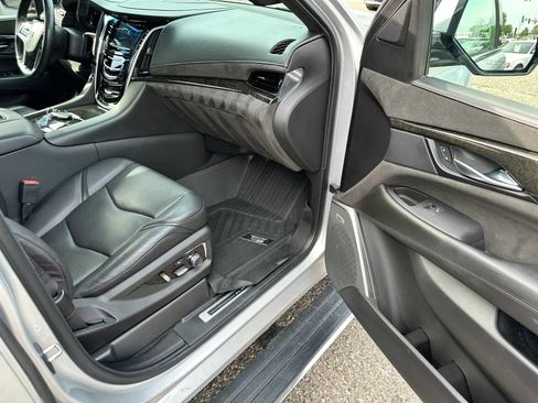 Used 2019 Cadillac Escalade Platinum AWD/4WD image 27