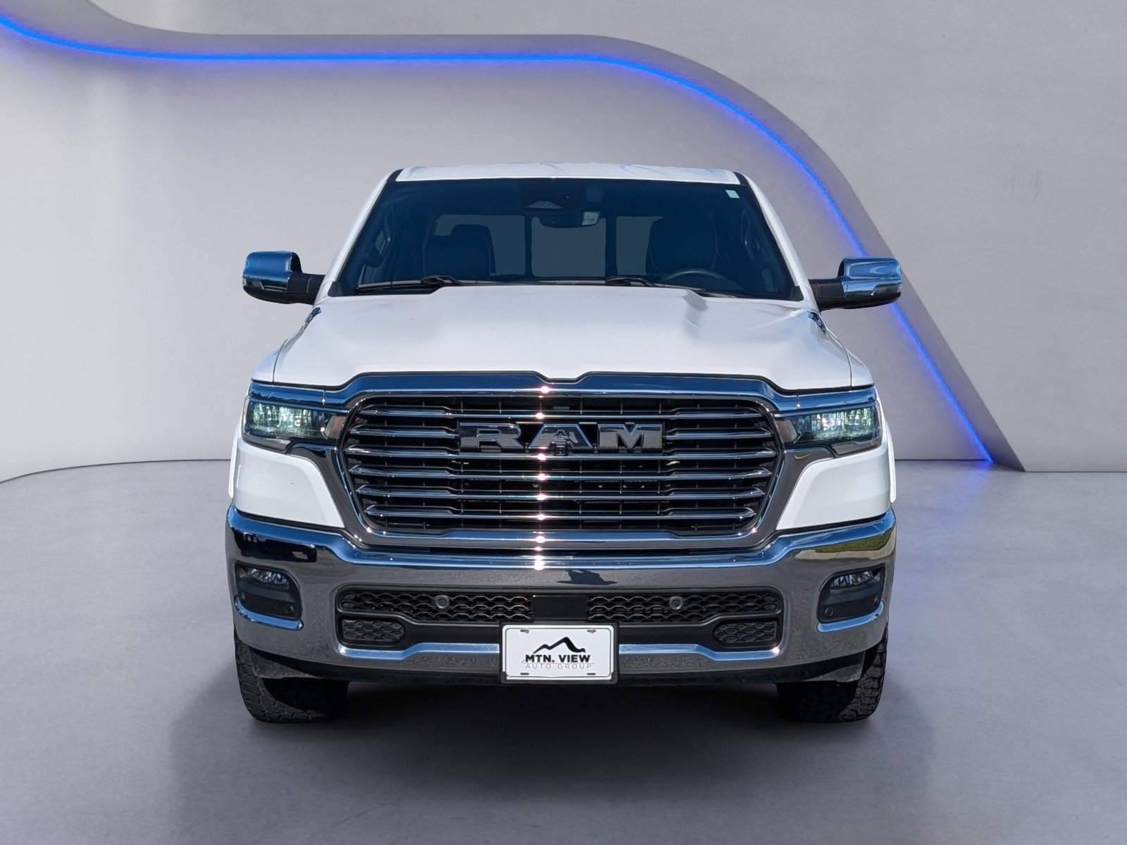 Used 2025 RAM 1500 Laramie AWD/4WD image 3