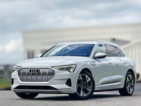 Used 2022 Audi e-tron Premium AWD/4WD image 1