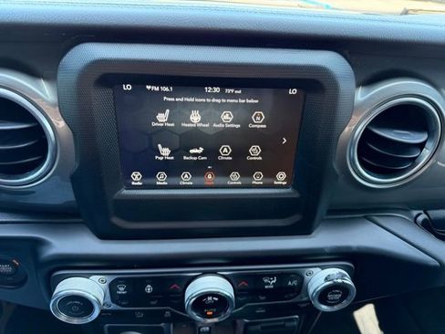 Used 2021 Jeep Gladiator Overland w/ Cold Weather Group AWD/4WD image 27