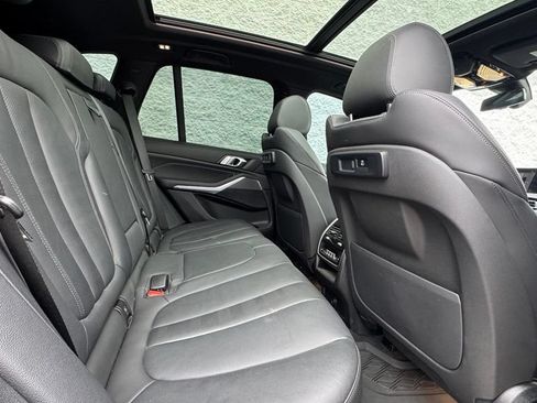 Used 2022 BMW X5 xDrive40i w/ M Sport Package AWD/4WD image 11