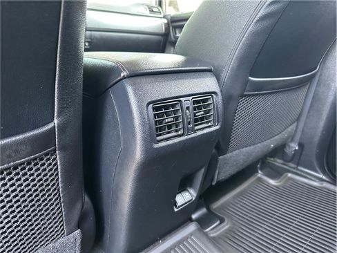 Used 2022 Toyota 4Runner TRD Off-Road Premium AWD/4WD image 17