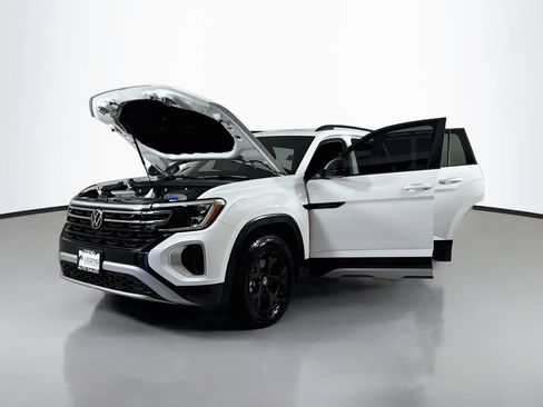 Used 2024 Volkswagen Atlas Peak Edition SE AWD/4WD image 23