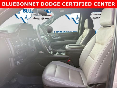 Used 2024 Chevrolet Suburban LT w/ Luxury Package RWD image 11