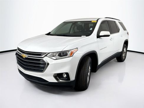 Used 2020 Chevrolet Traverse LT image 2
