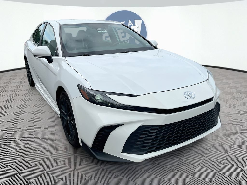 Used 2025 Toyota Camry SE FWD image 3