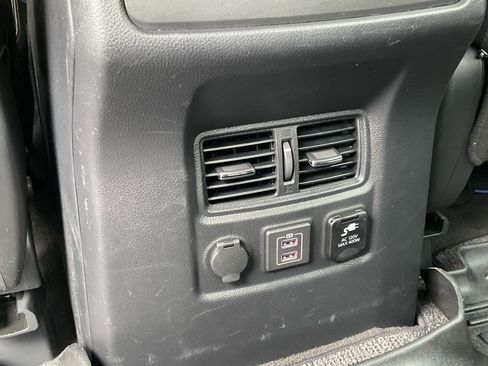 Used 2019 Nissan Titan SL w/ Midnight Edition image 38