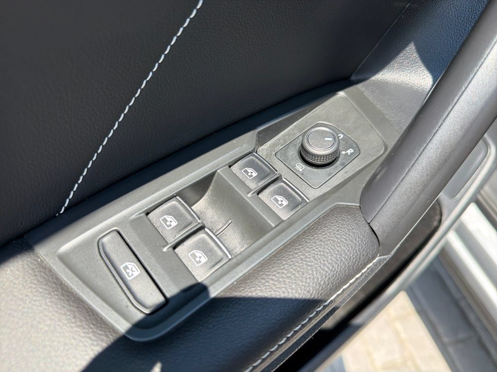 Certified 2024 Volkswagen Tiguan SE R-Line AWD/4WD image 12