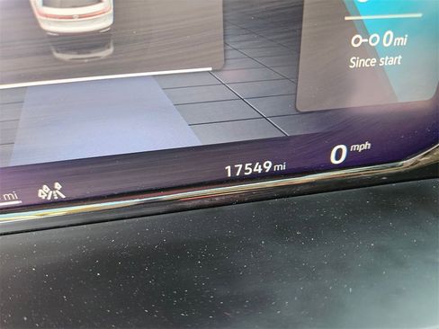 Used 2025 Volkswagen Atlas SE image 19