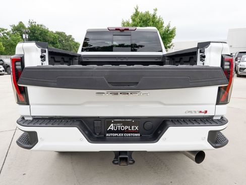Used 2025 GMC Sierra 2500 AT4 w/ AT4 Premium Plus Package AWD/4WD image 4