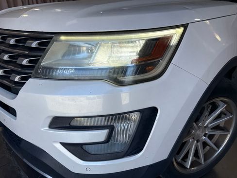 Used 2017 Ford Explorer XLT w/ Equipment Group 202A FWD image 9