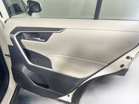 Used 2022 Toyota RAV4 XLE Premium image 30