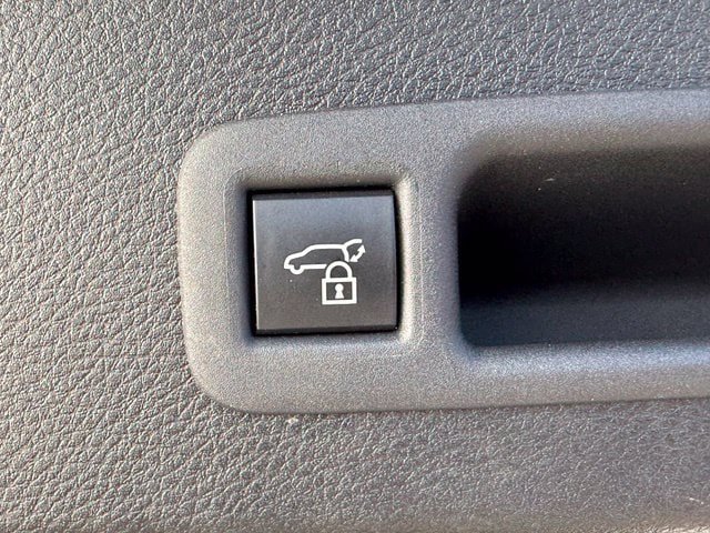 Used 2025 Toyota Sienna XLE FWD image 10