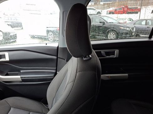 Used 2022 Ford Explorer XLT image 17