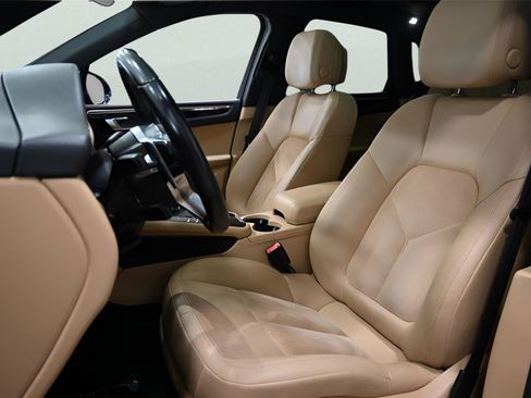 Used 2018 Porsche Macan image 12