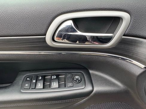 Used 2019 Jeep Grand Cherokee Limited image 19