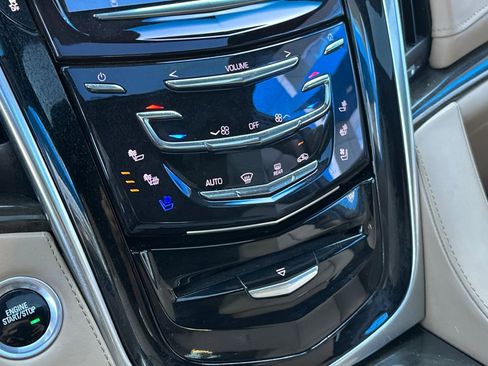 Used 2020 Cadillac Escalade ESV Platinum image 29