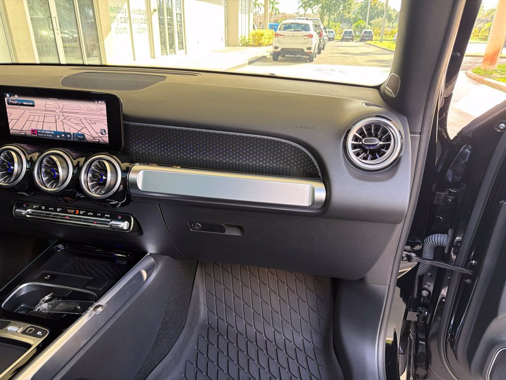Used 2025 Mercedes-Benz GLB 35 AMG 4MATIC w/ AMG Night Package image 30