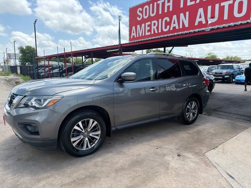 Used 2019 Nissan Pathfinder S AWD/4WD image 17
