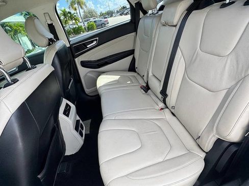 Used 2018 Ford Edge Titanium w/ Technology Package AWD/4WD image 12
