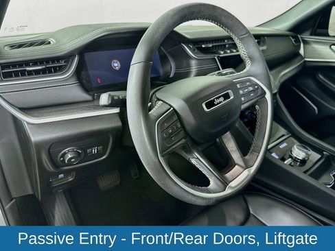 Used 2024 Jeep Grand Cherokee L Limited w/ Luxury Tech Group II AWD/4WD image 11