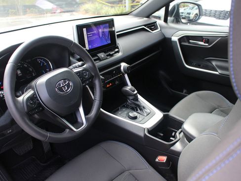 Used 2023 Toyota RAV4 SE image 18